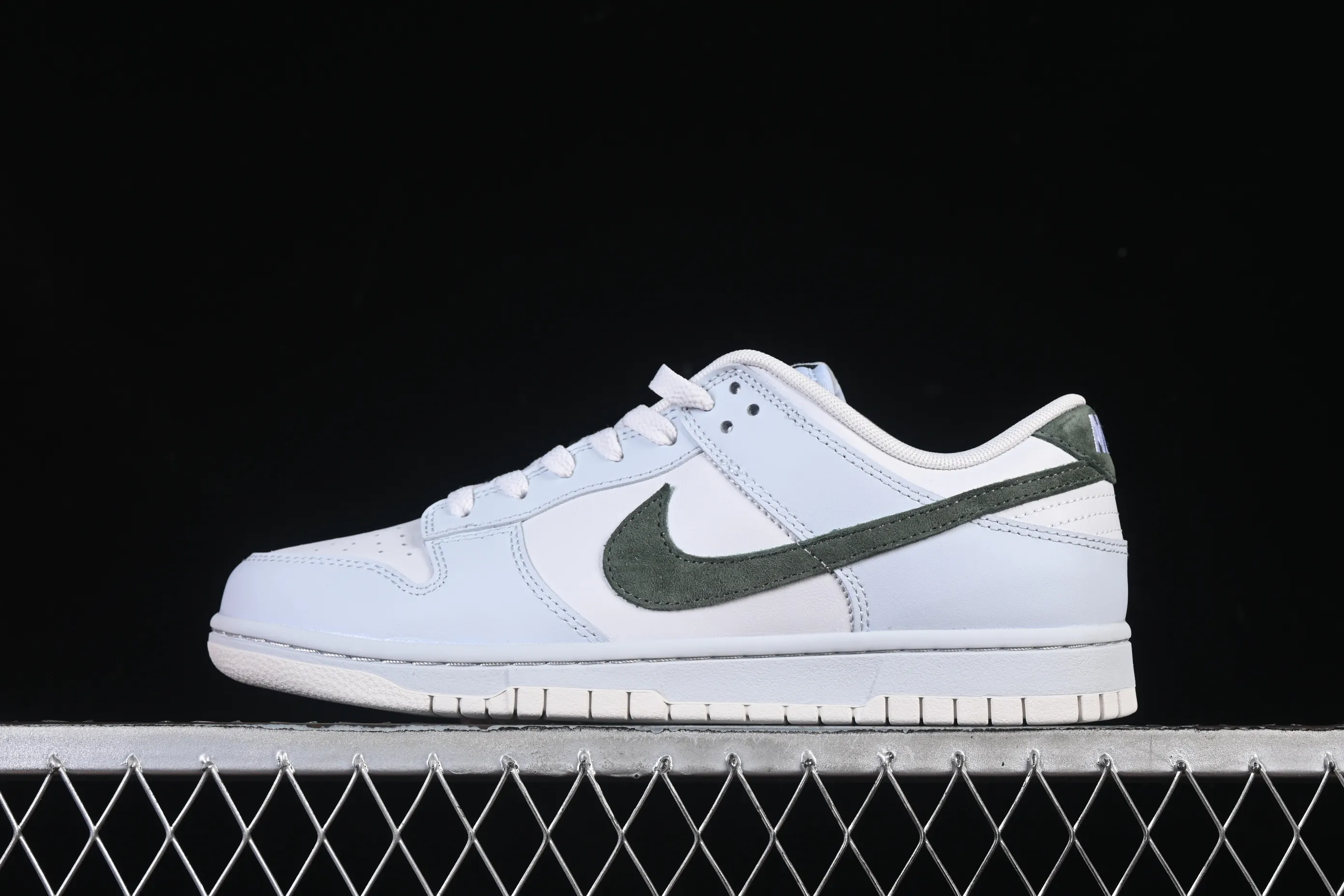 All categories Nk SB Dunk Series Nk SB Dunk Low High-end customized low-top sneakers Nike SB Dunk Low Light blue green hook low-top casual sneakers IM3371-030